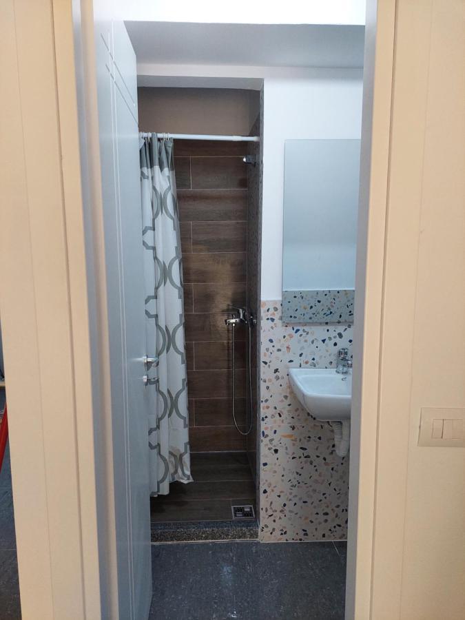 Saranda Boutique Hostel ภายนอก รูปภาพ