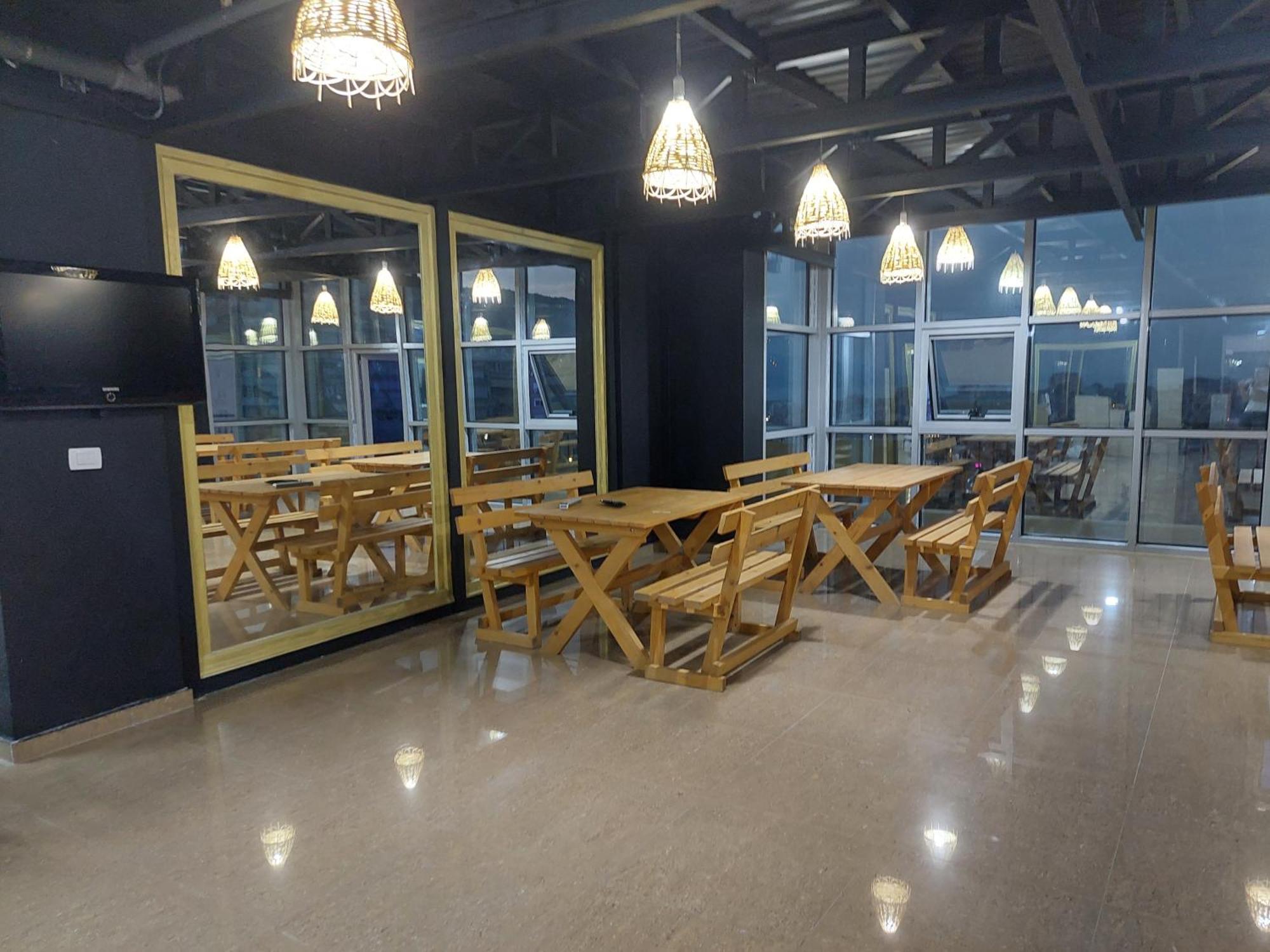 Saranda Boutique Hostel ภายนอก รูปภาพ